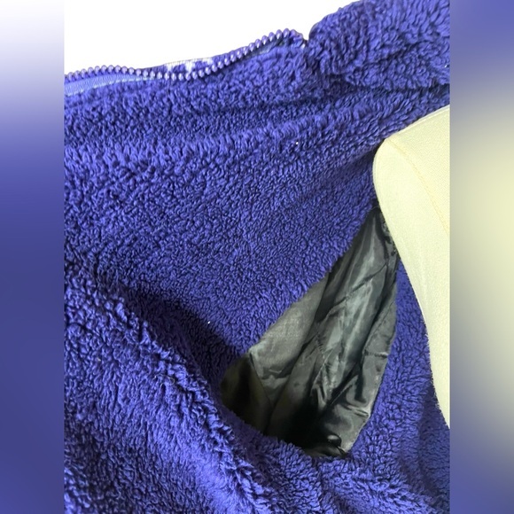 ~ Trail Crest Navy and White 100 % Polyester Snowflake Patterned Jacket S… - Picture 8 of 10